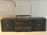 Front view of Panasonic RX-CW42 stereo with both speakers attached