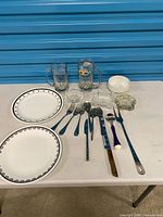 Overview of all kitchenware on table