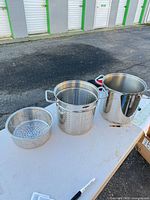 Pot with both perforated inserts displayed on table