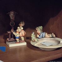 Both porcelain items together on shelf for size and style reference