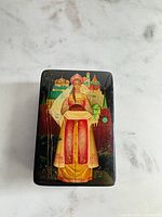 Lid artwork and overall exterior condition of lacquered box