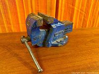 Left side view showing Record branding, model number and overall vise structure