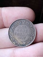 Reverse of 1917 Canada one-cent coin showing denomination, date, maple-leaf wreath