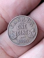 Reverse showing CANADA ONE CENT 1920 with maple leaves
