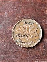 Reverse of 1939 Canadian cent showing maple leaves, denomination and date