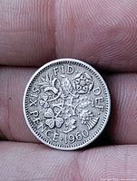 Reverse showing ‘FID DEF SIX PENCE 1960’ and floral emblems