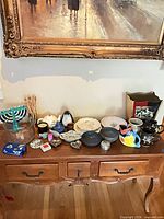 Full lot overview on wooden table showing all items grouped