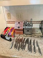 Overview of both knife blocks, stainless steak knives, colored knives, sharpener