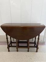 Table closed with leaves down