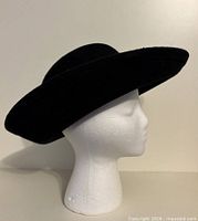 Hat left-side profile on mannequin head