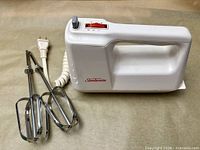 Mixer body with detached beaters and coiled cord