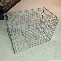 Overall view of rectangular metal wire dog crate
