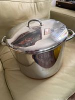 Stock pot with lid, side and top view