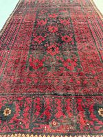 Close perspective highlighting pile and border design