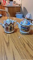 Both Sadler teapots side by side on table