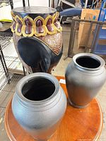 Elephant pedestal top view with two vases on wooden table