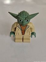 Front view of Yoda LEGO minifigure