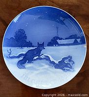 Front view of plate showing full winter fox motif