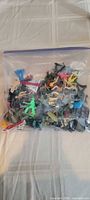 full sealed bag showing mix of army men and accessories