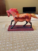 Left profile of Stagecoach Pony figurine on base
