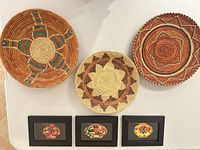 Overview of three baskets and three framed prints