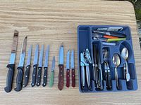 Overview of knives row and tray