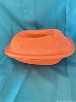 Lid on base, showing overall roaster