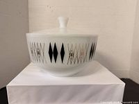 Side view showing pattern and lid