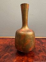 Full view of vase front and shape