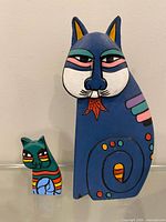 Front view of both wooden cat figurines