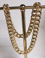 Entire necklace hanging to show link style