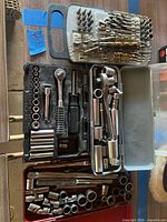 Overview of socket sets, ratchets, drill bits and driver bits in three cases