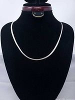 Full view of serpentine chain on display bust