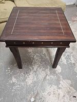 Perspective view showing entire end table