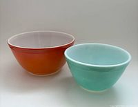 Both mixing bowls side by side showing exterior colors and interiors