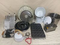 Full lot overview showing all cookware and bakeware items arranged together