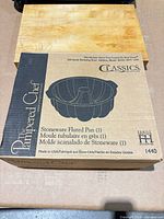 Pampered Chef Classics stoneware fluted pan box