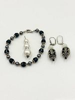 Overview of bracelet, earrings and pendant