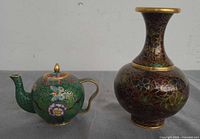 Vase and teapot front view