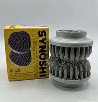 Box with Synoshi branding and one brush head displayed