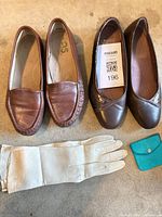 All items overview: two pairs of shoes, gloves, coin purse