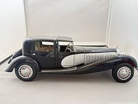 Left side profile of the 1:16 Bugatti Royale model showing body colors and wheel detail