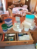 Overview of all containers, tumblers, utensils, timers and flashlights