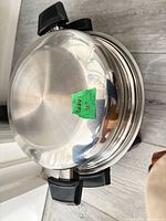 Stainless steel electric chafing dish with lid and black side handles