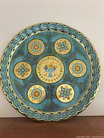 Front view showing full design of tray