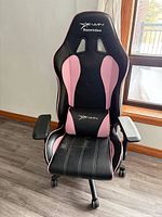 Full view of E-WIN Renessisee gaming chair
