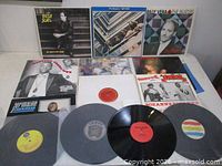Overview of all records with visible jackets and loose discs