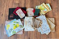 Overview of assorted napkins and placemats laid out
