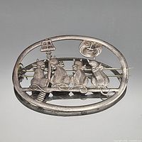 Front view of oval sterling silver cat brooch