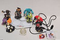 All eight figures, base, power discs and card overview